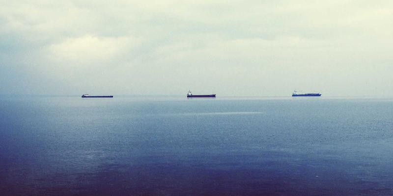 游戏攻略视角下的深度对比：手机游戏与主机游戏在用户体验与市场生态的差异