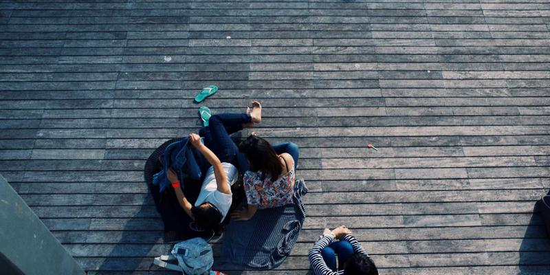 跨平台游戏体验优化：PC、主机与移动设备间的数据互通与平衡性设计挑战