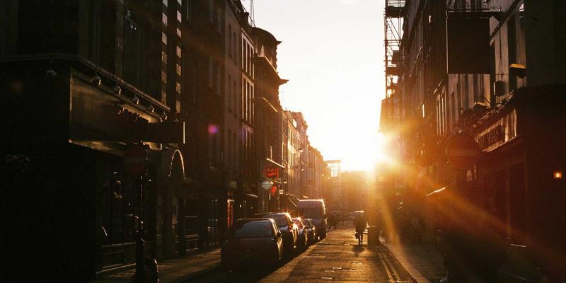 跨平台游戏体验优化：技术壁垒与设计哲学如何实现无缝游玩